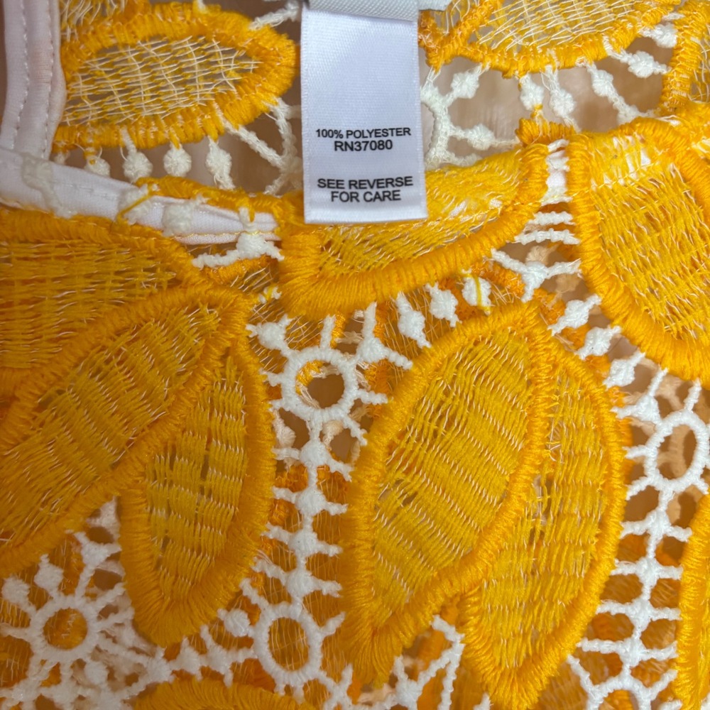 EST. 1946 Crochet Top Yellow White Floral Guipure Lace Pom Pom Trim Blouse Large - Picture 4 of 5